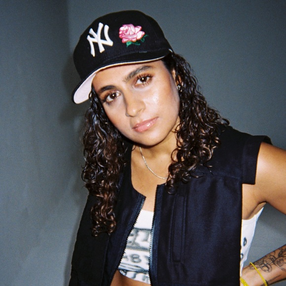 NEW ERA • Black NY Yankees Rose Edition Embroidered Baseball Cap - Picture 7 of 16